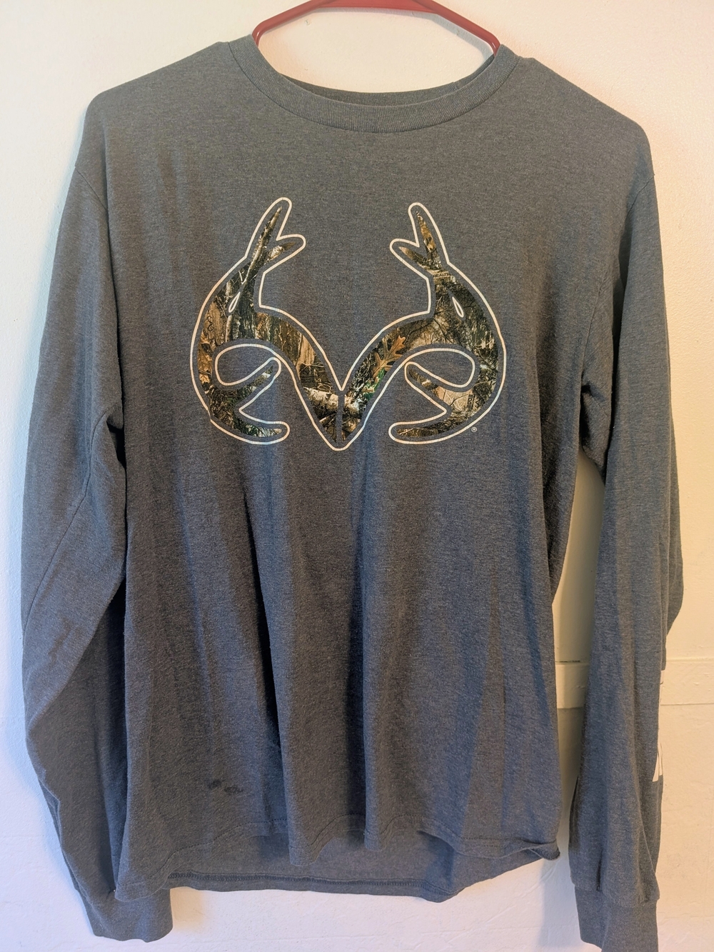 Long Sleeve Heather Gray Graphic Home Accent Shirt - Realtree Logo